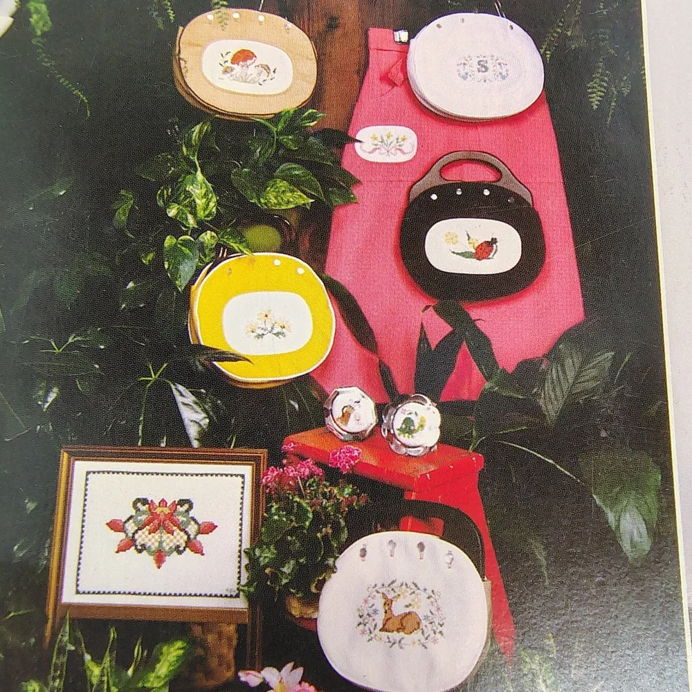 Cross-Stitch Mini Favorite Things 24 Designs 2 Alphabets by Joyce Seebo 1981 Vtg